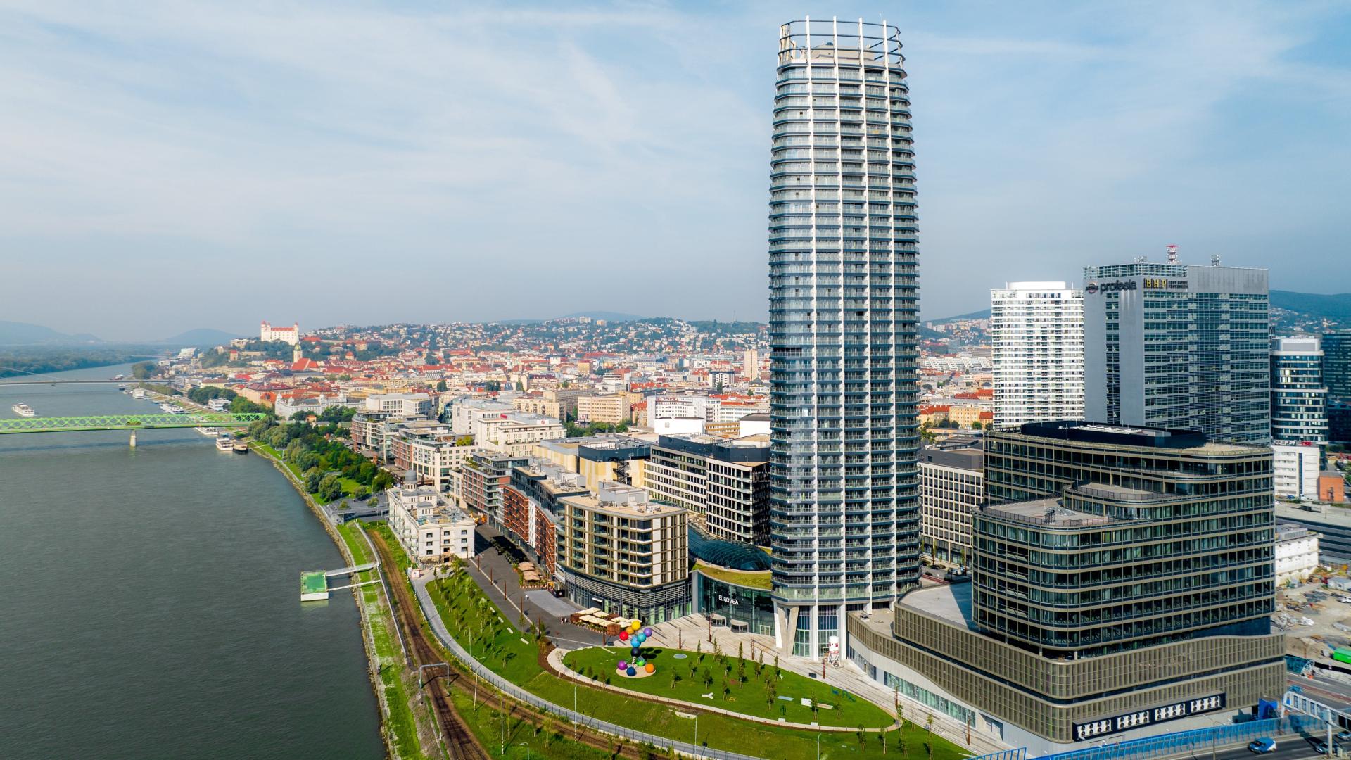 Eurovea Tower a nábrežie Dunaja
